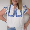 chemise blanche broderie bleu 2