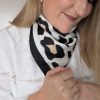 foulard léopard camel
